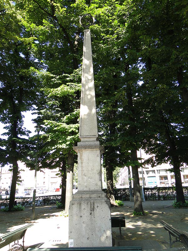 Obelisco geodetico in Piazza Statuto, Torino Esoterica