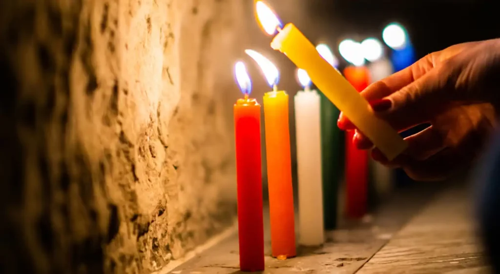 Colori delle Candele in Magia: Significato, Corrispondenze e Guida alla Scelta
