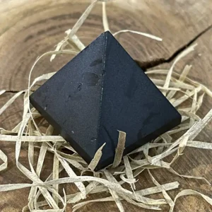 Piramide di Tormalina Nera Burattata