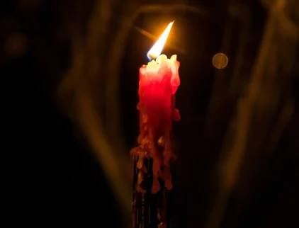 Magia delle Candele: Colori, Rituali e Significato nella Pratica Esoterica